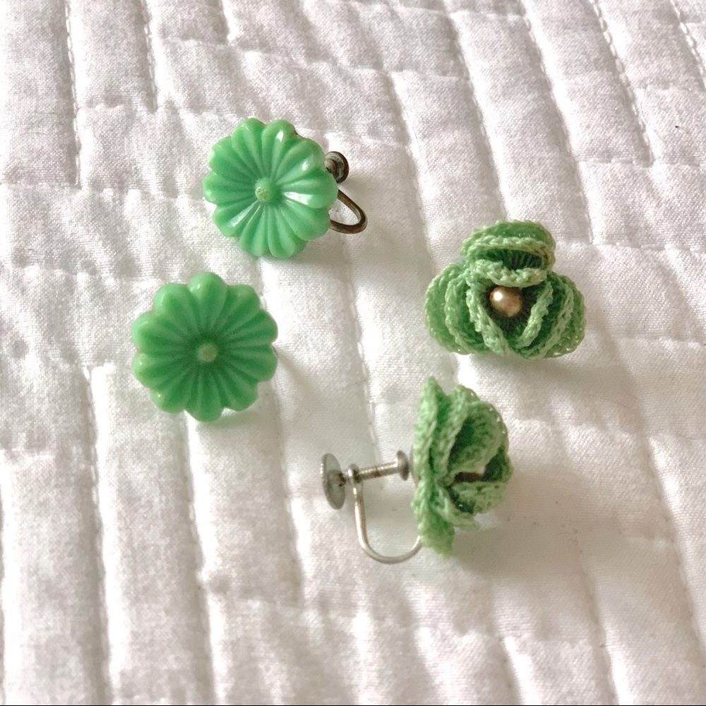 2 pairs of vintage green screw back clip on earrings